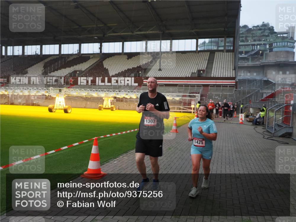07.12.2025 - St. Pauli X-Mass-Run No. 15 Fabian Wolf http://msf.ph/oto/9375256 07.12.2025 10:03:49 Ziel 185, 213, 214, 399, 940, 1023, 1263, 1264, 1307, 1394, 1425, 1506, 2002, 2366, 2380, 3334, 3337, 3519, 3734, 4151, 4660, 4667, 4679, 4680 meine-sportfotos.de