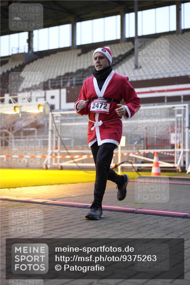 07.12.2025 - St. Pauli X-Mass-Run No. 15 Patografie http://msf.ph/oto/9375263 07.12.2025 10:01:55 Ziel 2472 meine-sportfotos.de