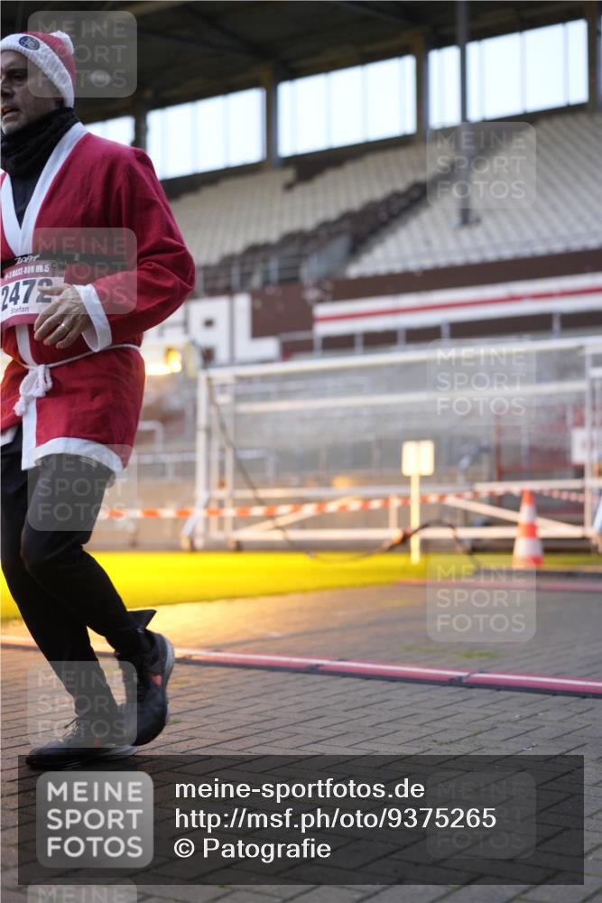 07.12.2025 - St. Pauli X-Mass-Run No. 15 Patografie http://msf.ph/oto/9375265 07.12.2025 10:01:56 Ziel 2472 meine-sportfotos.de