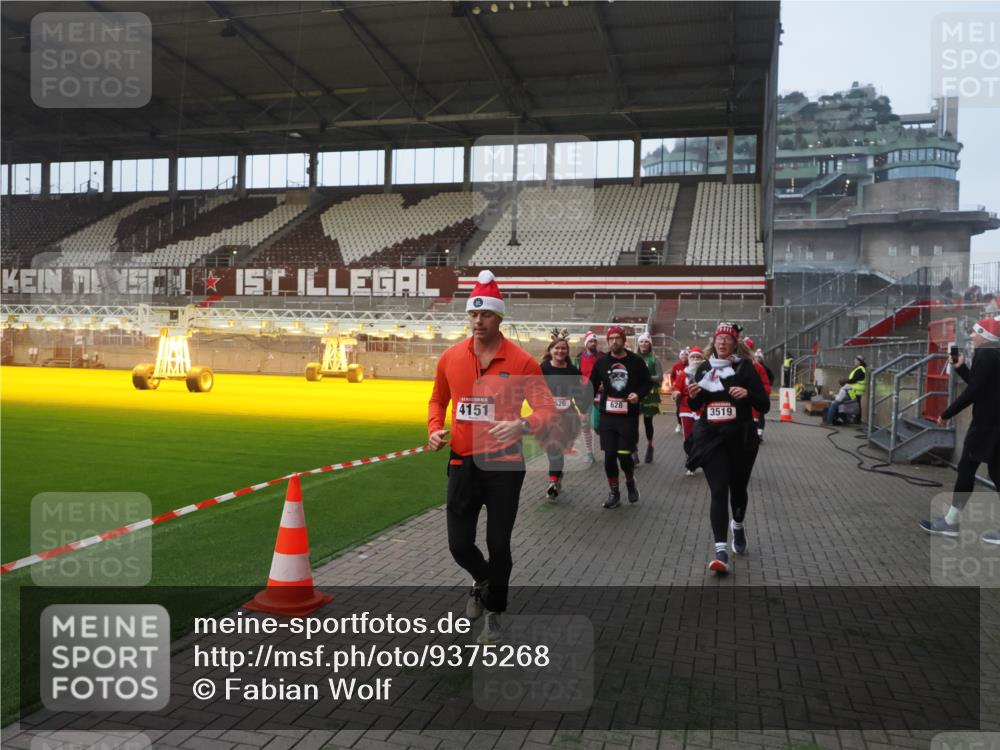 07.12.2025 - St. Pauli X-Mass-Run No. 15 Fabian Wolf http://msf.ph/oto/9375268 07.12.2025 10:03:57 Ziel 185, 399, 626, 628, 709, 1027, 1028, 1307, 1394, 1425, 1906, 2110, 2112, 2366, 3198, 3337, 3340, 3359, 3519, 3734, 4151 meine-sportfotos.de