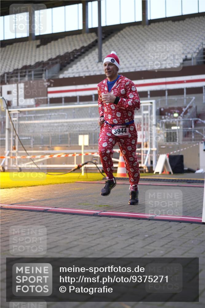 07.12.2025 - St. Pauli X-Mass-Run No. 15 Patografie http://msf.ph/oto/9375271 07.12.2025 10:02:09 Ziel 1934, 2472, 2923, 3944 meine-sportfotos.de