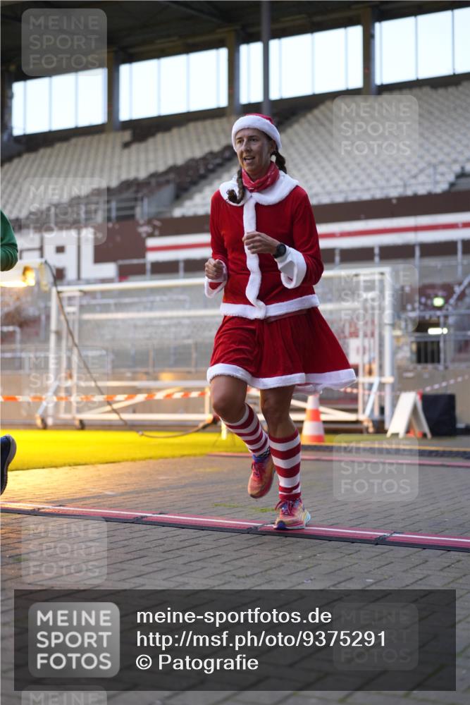 07.12.2025 - St. Pauli X-Mass-Run No. 15 Patografie http://msf.ph/oto/9375291 07.12.2025 10:02:18 Ziel 63, 304, 1828, 1829, 1934, 2604, 2923, 3944 meine-sportfotos.de