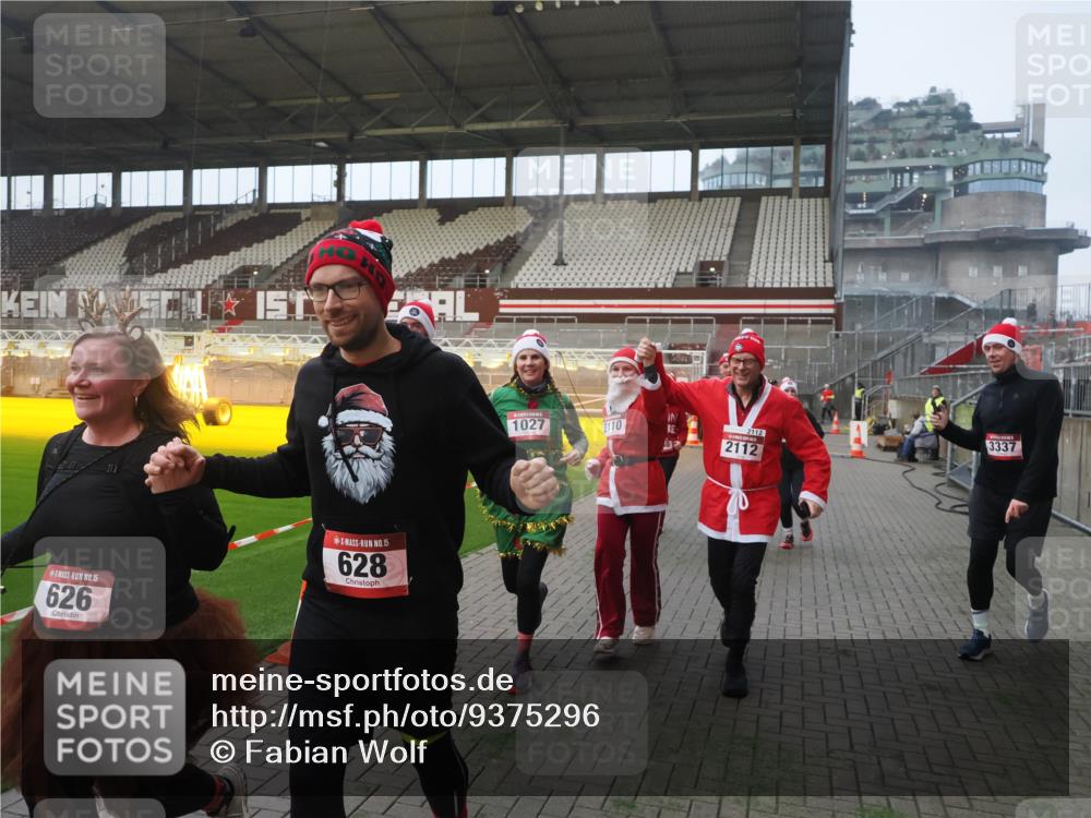 07.12.2025 - St. Pauli X-Mass-Run No. 15 Fabian Wolf http://msf.ph/oto/9375296 07.12.2025 10:04:00 Ziel 626, 628, 709, 1027, 1028, 1307, 1425, 1906, 2110, 2112, 3198, 3337, 3340, 3359, 3519, 4151 meine-sportfotos.de
