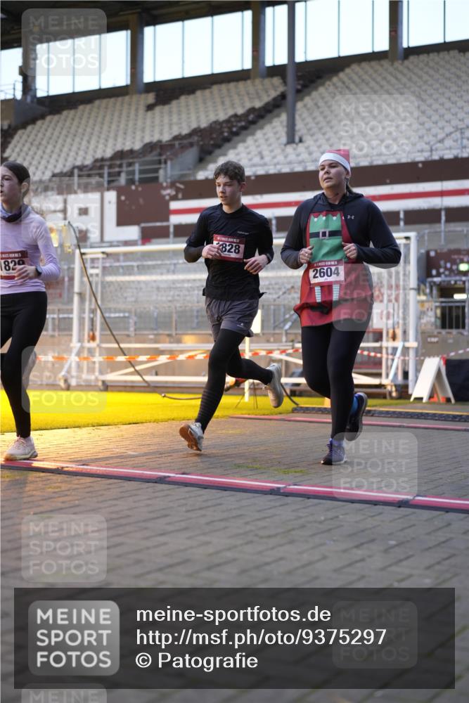 07.12.2025 - St. Pauli X-Mass-Run No. 15 Patografie http://msf.ph/oto/9375297 07.12.2025 10:02:20 Ziel 63, 304, 1105, 1828, 1829, 1934, 2604, 2923, 3944 meine-sportfotos.de