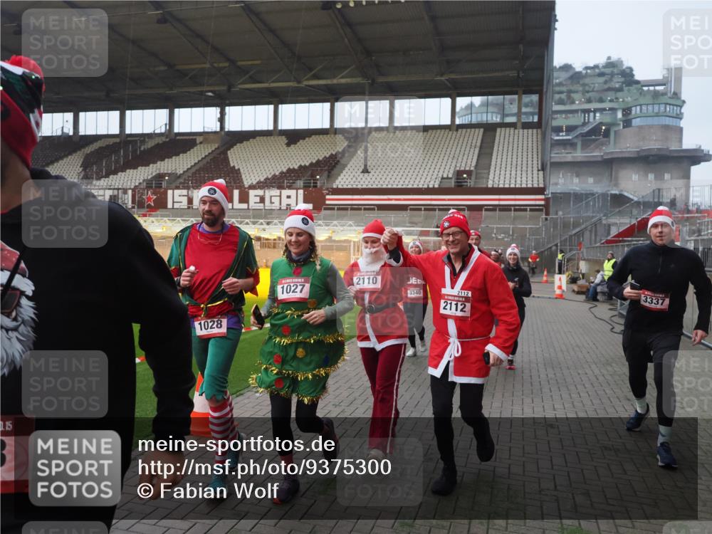 07.12.2025 - St. Pauli X-Mass-Run No. 15 Fabian Wolf http://msf.ph/oto/9375300 07.12.2025 10:04:00 Ziel 626, 628, 709, 1027, 1028, 1307, 1425, 1906, 2110, 2112, 3198, 3337, 3340, 3359, 3519, 4151 meine-sportfotos.de