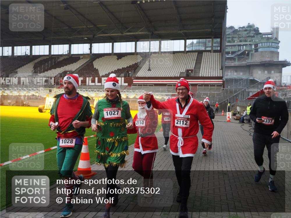 07.12.2025 - St. Pauli X-Mass-Run No. 15 Fabian Wolf http://msf.ph/oto/9375302 07.12.2025 10:04:00 Ziel 626, 628, 709, 1027, 1028, 1307, 1425, 1906, 2110, 2112, 3198, 3337, 3340, 3359, 3519, 4151 meine-sportfotos.de