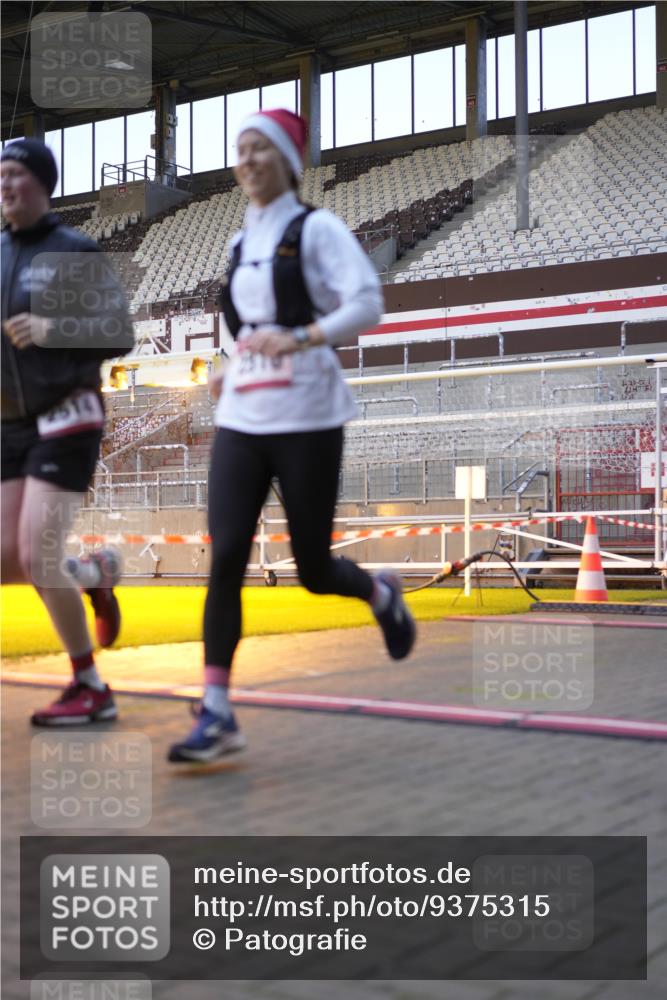 07.12.2025 - St. Pauli X-Mass-Run No. 15 Patografie http://msf.ph/oto/9375315 07.12.2025 10:02:31 Ziel 63, 304, 1105, 1828, 1829, 2510, 2514, 2604, 2908 meine-sportfotos.de