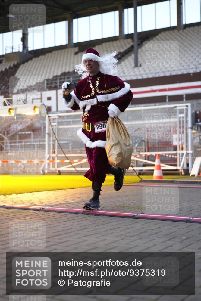 07.12.2025 - St. Pauli X-Mass-Run No. 15 Patografie http://msf.ph/oto/9375319 07.12.2025 10:02:32 Ziel 63, 304, 1105, 1828, 1829, 2510, 2514, 2604, 2908 meine-sportfotos.de