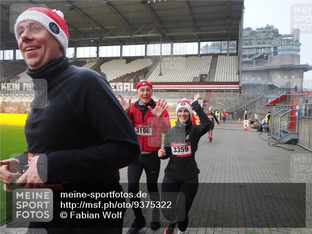 07.12.2025 - St. Pauli X-Mass-Run No. 15 Fabian Wolf http://msf.ph/oto/9375322 07.12.2025 10:04:02 Ziel 626, 628, 709, 1027, 1028, 1906, 2110, 2112, 3198, 3337, 3340, 3359, 3519, 4151 meine-sportfotos.de
