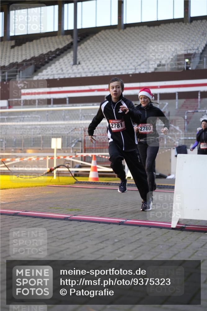 07.12.2025 - St. Pauli X-Mass-Run No. 15 Patografie http://msf.ph/oto/9375323 07.12.2025 10:02:38 Ziel 1105, 2510, 2514, 2780, 2781, 2908, 3518, 3892 meine-sportfotos.de
