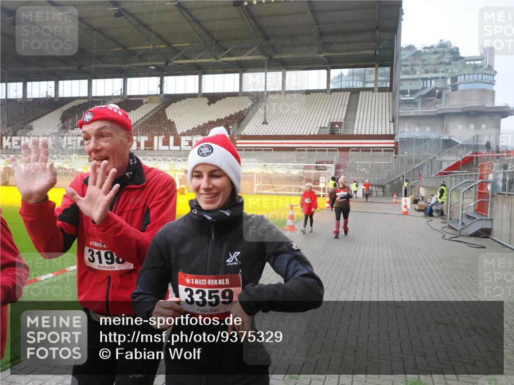 07.12.2025 - St. Pauli X-Mass-Run No. 15 Fabian Wolf http://msf.ph/oto/9375329 07.12.2025 10:04:03 Ziel 626, 628, 709, 1027, 1028, 1906, 2110, 2112, 3198, 3337, 3340, 3359, 3519, 4151 meine-sportfotos.de