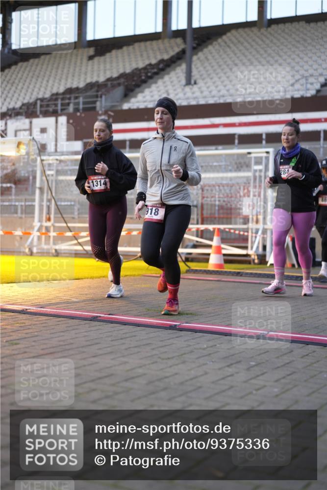 07.12.2025 - St. Pauli X-Mass-Run No. 15 Patografie http://msf.ph/oto/9375336 07.12.2025 10:02:46 Ziel 885, 918, 943, 1314, 2780, 2781, 2908, 3284, 3518, 3892 meine-sportfotos.de