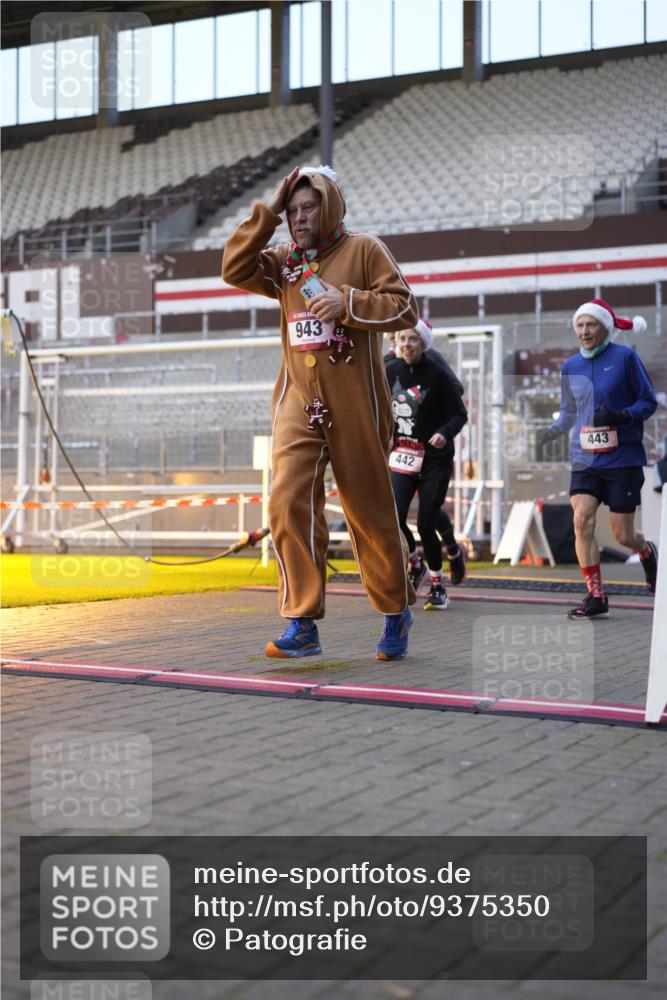 07.12.2025 - St. Pauli X-Mass-Run No. 15 Patografie http://msf.ph/oto/9375350 07.12.2025 10:02:51 Ziel 442, 443, 885, 918, 936, 943, 1314, 2505, 2780, 2781, 3284, 3417, 3518, 3892 meine-sportfotos.de