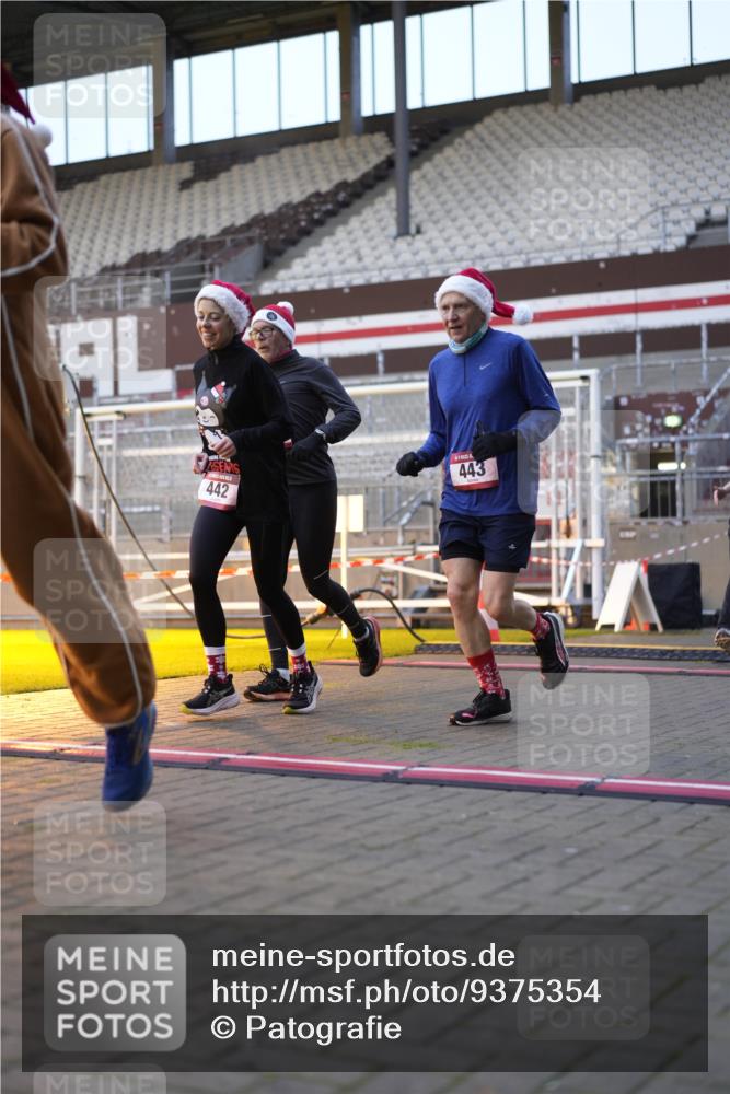 07.12.2025 - St. Pauli X-Mass-Run No. 15 Patografie http://msf.ph/oto/9375354 07.12.2025 10:02:51 Ziel 442, 443, 885, 918, 936, 943, 1314, 2505, 2780, 2781, 3284, 3417, 3518, 3892 meine-sportfotos.de