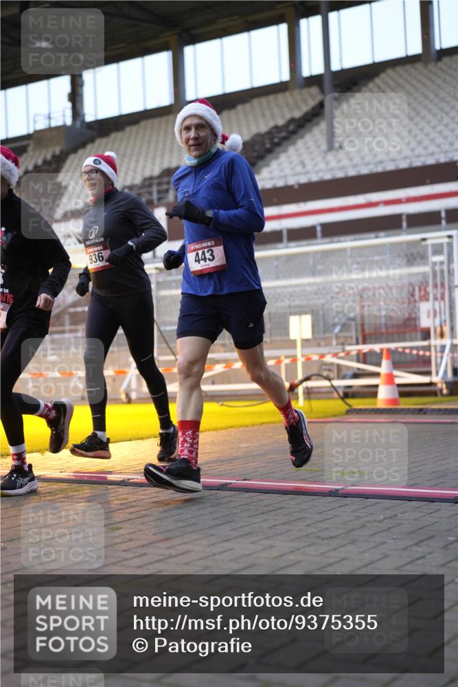 07.12.2025 - St. Pauli X-Mass-Run No. 15 Patografie http://msf.ph/oto/9375355 07.12.2025 10:02:52 Ziel 442, 443, 885, 918, 936, 943, 1314, 2505, 2780, 2781, 3284, 3417, 3518, 3892 meine-sportfotos.de