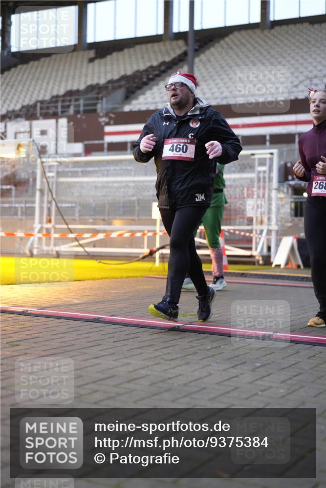 07.12.2025 - St. Pauli X-Mass-Run No. 15 Patografie http://msf.ph/oto/9375384 07.12.2025 10:03:09 Ziel 177, 460, 956, 963, 965, 1118, 1594, 2505, 2682, 2973, 2975 meine-sportfotos.de