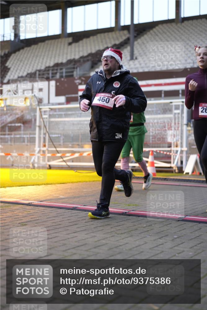 07.12.2025 - St. Pauli X-Mass-Run No. 15 Patografie http://msf.ph/oto/9375386 07.12.2025 10:03:09 Ziel 177, 460, 956, 963, 965, 1118, 1594, 2505, 2682, 2973, 2975 meine-sportfotos.de