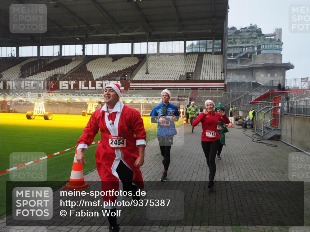 07.12.2025 - St. Pauli X-Mass-Run No. 15 Fabian Wolf http://msf.ph/oto/9375387 07.12.2025 10:04:19 Ziel 113, 1291, 1302, 1712, 1738, 2454, 3188, 4673 meine-sportfotos.de