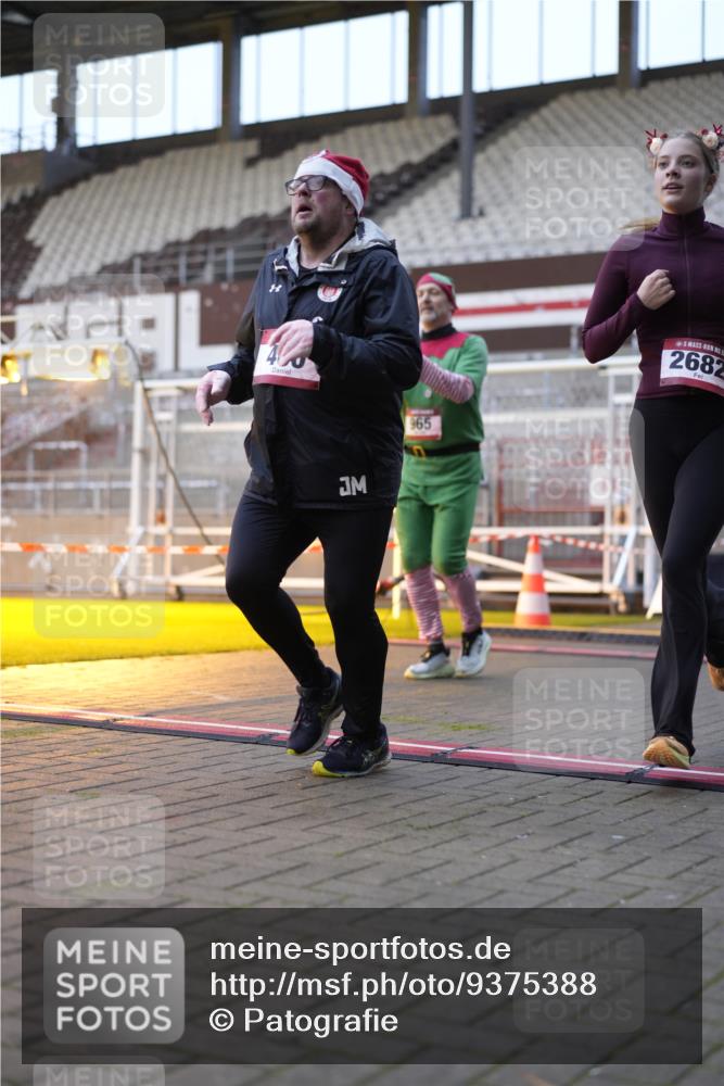 07.12.2025 - St. Pauli X-Mass-Run No. 15 Patografie http://msf.ph/oto/9375388 07.12.2025 10:03:09 Ziel 177, 460, 956, 963, 965, 1118, 1594, 2505, 2682, 2973, 2975 meine-sportfotos.de