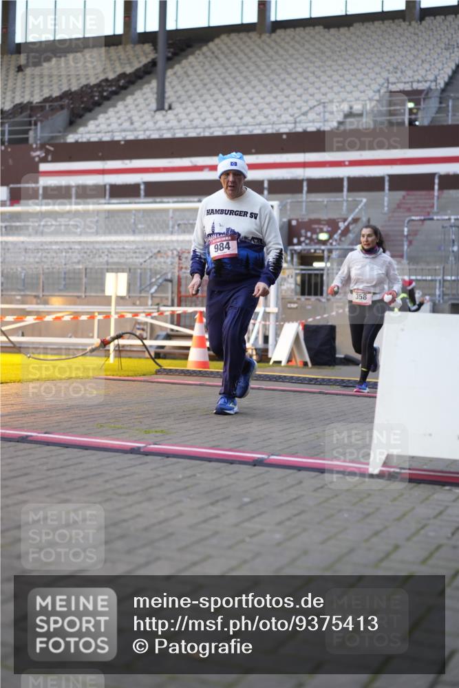 07.12.2025 - St. Pauli X-Mass-Run No. 15 Patografie http://msf.ph/oto/9375413 07.12.2025 10:03:24 Ziel 358, 460, 965, 984, 1023, 1484, 1486, 1888, 2682, 2973, 2975, 4193, 4239 meine-sportfotos.de