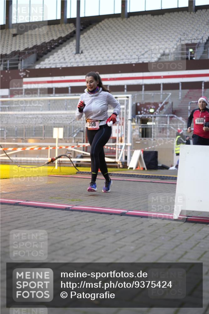 07.12.2025 - St. Pauli X-Mass-Run No. 15 Patografie http://msf.ph/oto/9375424 07.12.2025 10:03:26 Ziel 214, 358, 940, 984, 1023, 1263, 1264, 1484, 1486, 1888, 2973, 2975, 3334, 4193, 4239, 4660, 4667, 4680 meine-sportfotos.de