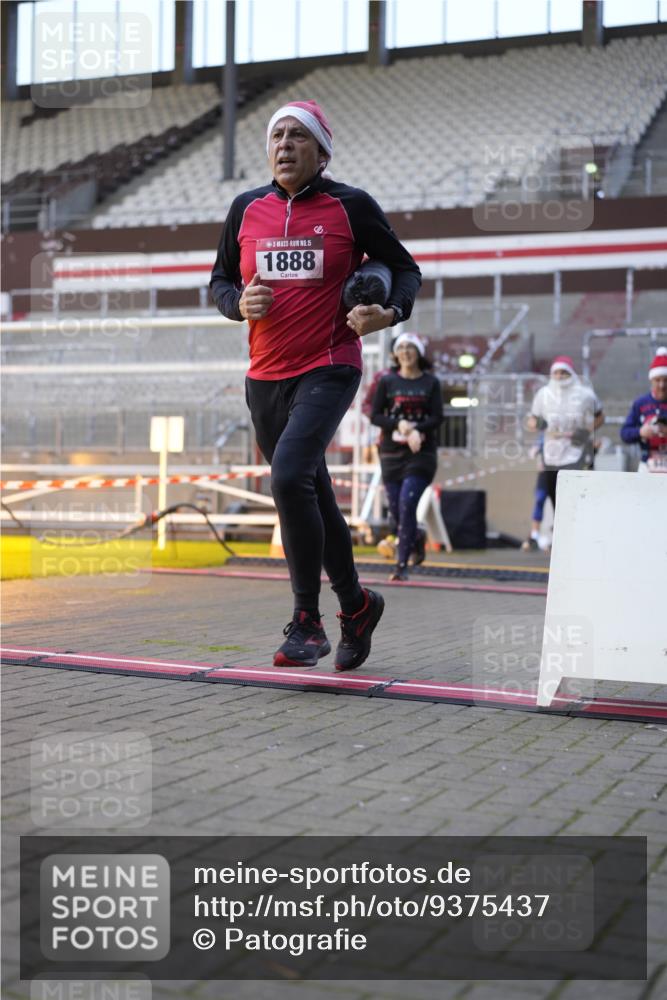 07.12.2025 - St. Pauli X-Mass-Run No. 15 Patografie http://msf.ph/oto/9375437 07.12.2025 10:03:27 Ziel 214, 358, 940, 984, 1023, 1263, 1264, 1484, 1486, 1506, 1888, 2973, 2975, 3334, 4193, 4239, 4660, 4667, 4679, 4680 meine-sportfotos.de