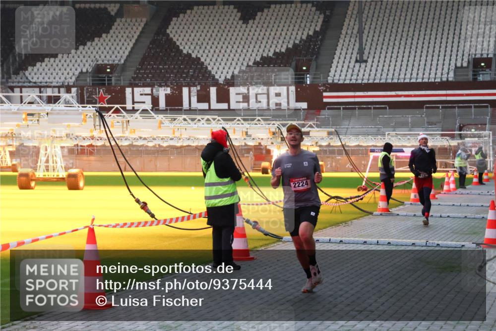 07.12.2025 - St. Pauli X-Mass-Run No. 15 Luisa Fischer http://msf.ph/oto/9375444 07.12.2025 09:51:13 Ziel 4, 2224, 615, 2224 meine-sportfotos.de