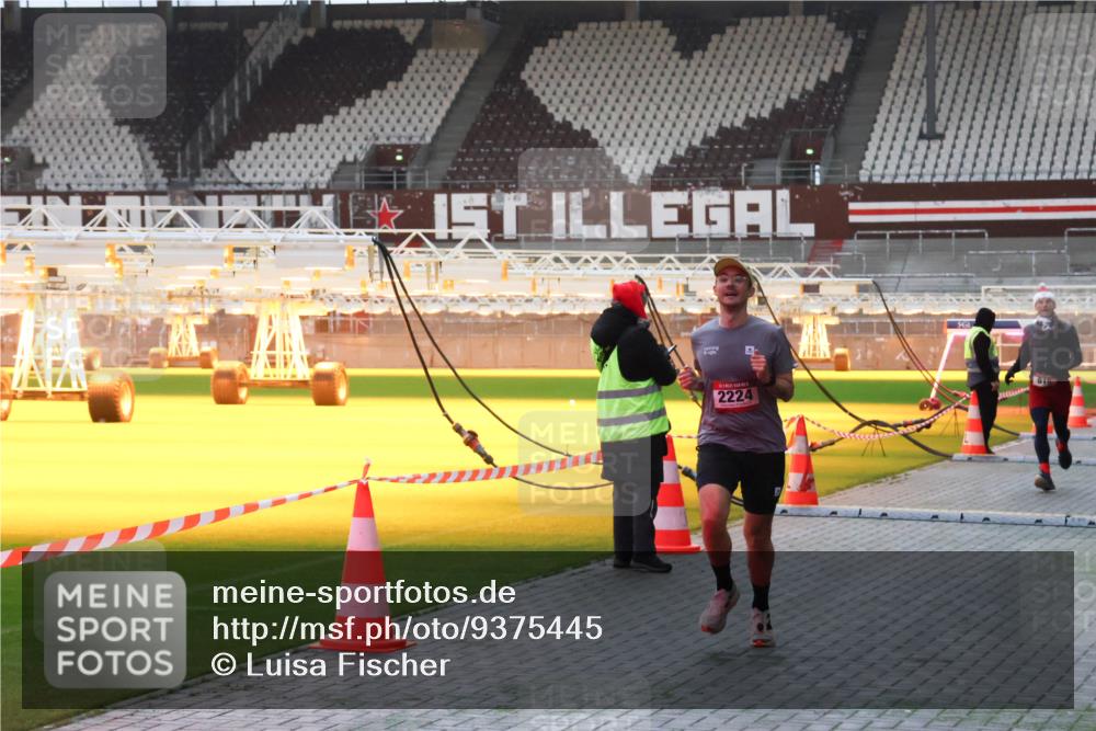 07.12.2025 - St. Pauli X-Mass-Run No. 15 Luisa Fischer http://msf.ph/oto/9375445 07.12.2025 09:51:13 Ziel 2224, 615, 2224 meine-sportfotos.de