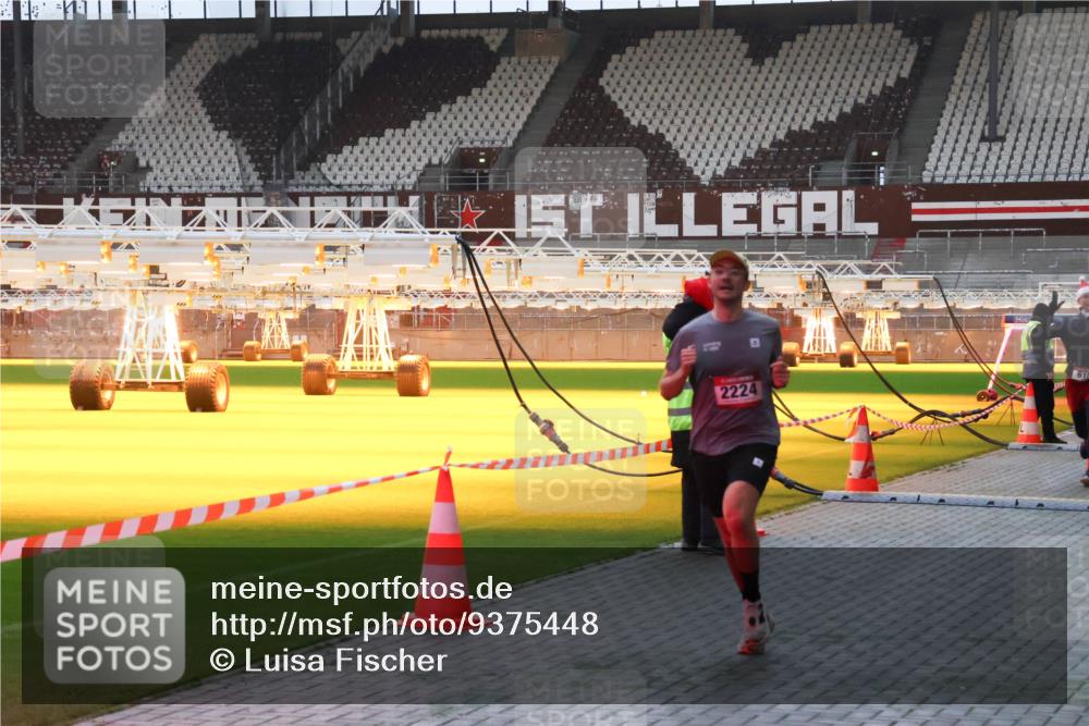 07.12.2025 - St. Pauli X-Mass-Run No. 15 Luisa Fischer http://msf.ph/oto/9375448 07.12.2025 09:51:13 Ziel 2224, 615, 2224 meine-sportfotos.de