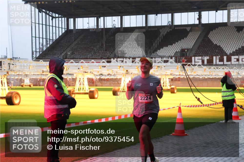 07.12.2025 - St. Pauli X-Mass-Run No. 15 Luisa Fischer http://msf.ph/oto/9375454 07.12.2025 09:51:15 Ziel 1, 15, 2224, 615, 2224 meine-sportfotos.de