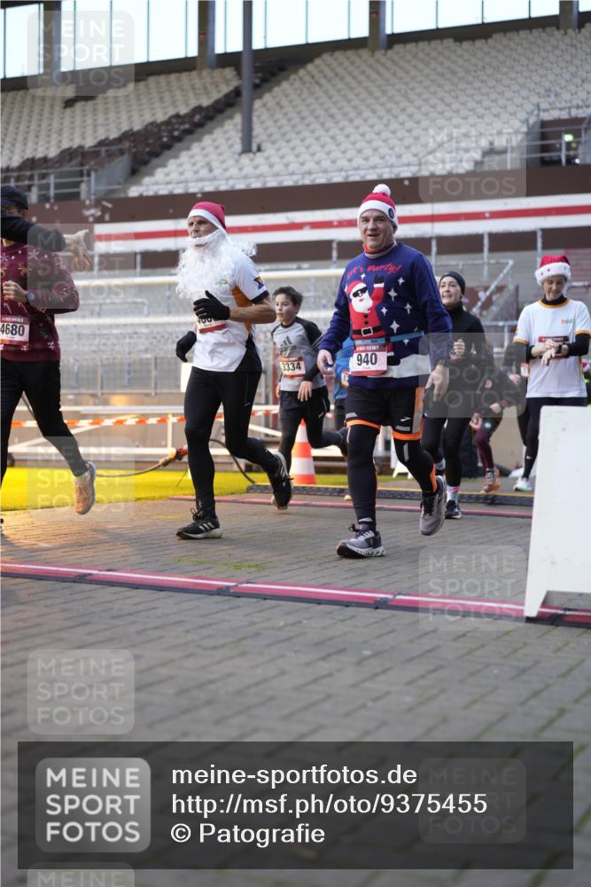07.12.2025 - St. Pauli X-Mass-Run No. 15 Patografie http://msf.ph/oto/9375455 07.12.2025 10:03:29 Ziel 213, 214, 358, 940, 984, 1023, 1263, 1264, 1484, 1486, 1506, 1888, 2380, 2973, 2975, 3334, 4193, 4239, 4660, 4667, 4679, 4680 meine-sportfotos.de