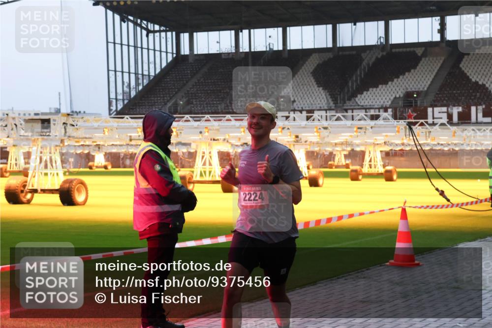07.12.2025 - St. Pauli X-Mass-Run No. 15 Luisa Fischer http://msf.ph/oto/9375456 07.12.2025 09:51:15 Ziel 15, 2224, 615, 2224 meine-sportfotos.de