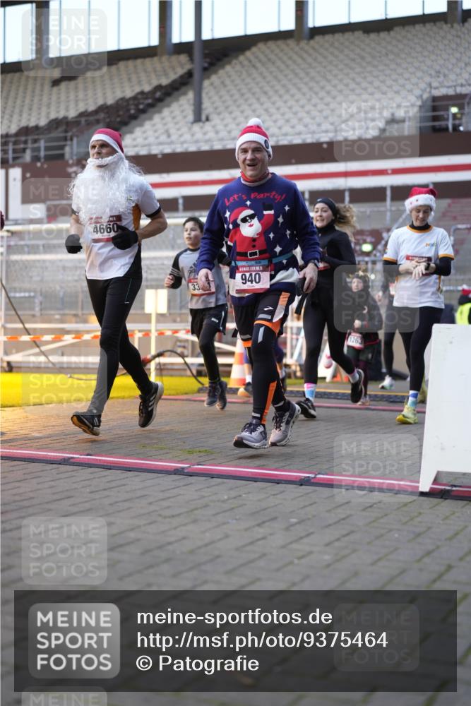 07.12.2025 - St. Pauli X-Mass-Run No. 15 Patografie http://msf.ph/oto/9375464 07.12.2025 10:03:30 Ziel 213, 214, 358, 940, 984, 1023, 1263, 1264, 1484, 1486, 1506, 1888, 2002, 2380, 3334, 4193, 4239, 4660, 4667, 4679, 4680 meine-sportfotos.de