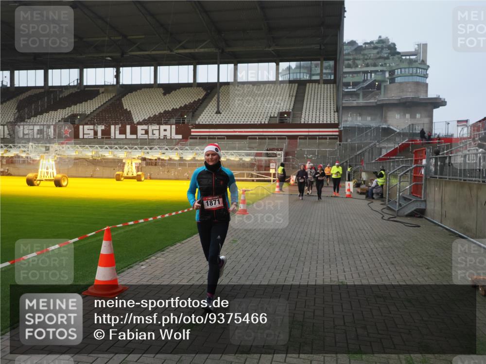 07.12.2025 - St. Pauli X-Mass-Run No. 15 Fabian Wolf http://msf.ph/oto/9375466 07.12.2025 10:04:30 Ziel 113, 1291, 1302, 1522, 1701, 1712, 1738, 1871, 2454, 2569, 2570, 3188, 3477, 3911, 4673 meine-sportfotos.de