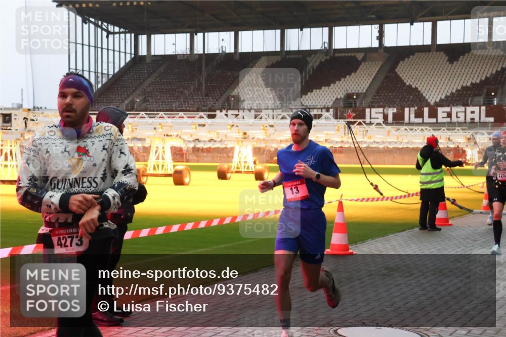 07.12.2025 - St. Pauli X-Mass-Run No. 15 Luisa Fischer http://msf.ph/oto/9375482 07.12.2025 09:51:36 Ziel 1759, 1, 4273, 13, 125, 13, 615, 1258, 2030, 2135, 2224, 2646, 3110, 4273 meine-sportfotos.de