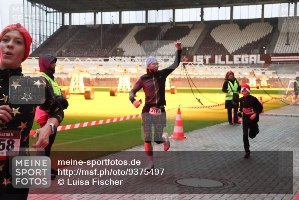 07.12.2025 - St. Pauli X-Mass-Run No. 15 Luisa Fischer http://msf.ph/oto/9375497 07.12.2025 09:51:39 Ziel 15, 58, 3110, 2030, 13, 615, 1258, 2030, 2135, 2224, 2646, 3110, 4273 meine-sportfotos.de