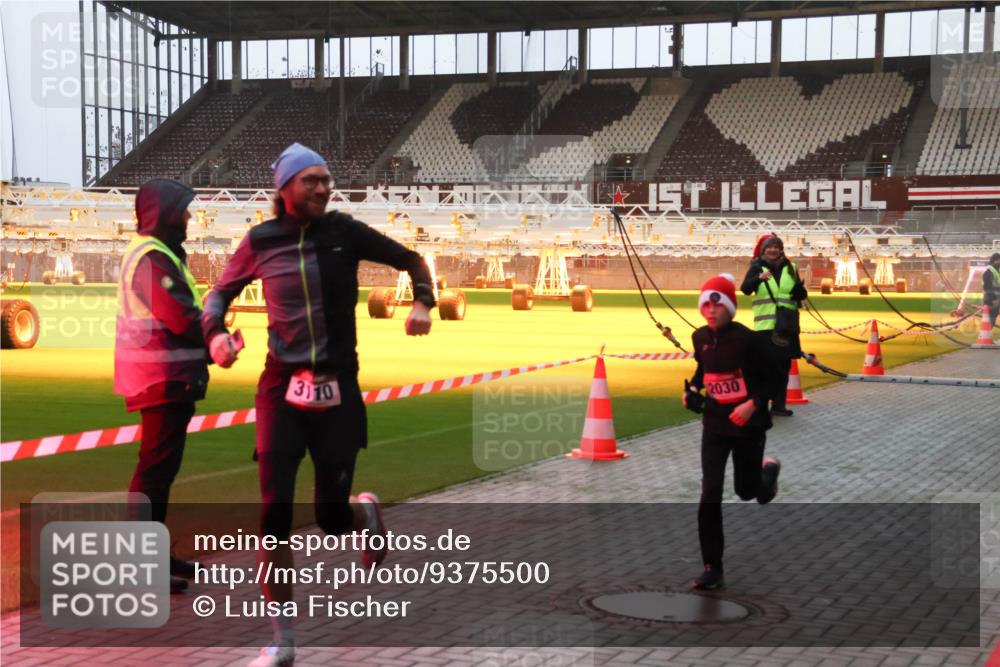 07.12.2025 - St. Pauli X-Mass-Run No. 15 Luisa Fischer http://msf.ph/oto/9375500 07.12.2025 09:51:39 Ziel 3110, 2030, 13, 615, 1258, 2030, 2135, 2224, 2646, 3110, 4273 meine-sportfotos.de