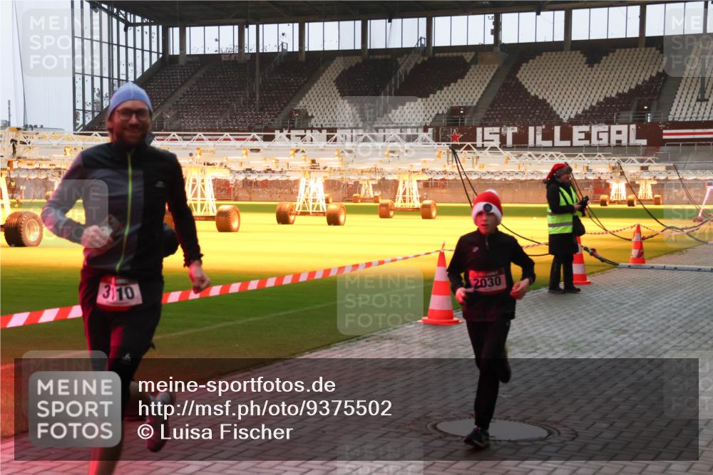 07.12.2025 - St. Pauli X-Mass-Run No. 15 Luisa Fischer http://msf.ph/oto/9375502 07.12.2025 09:51:40 Ziel 3110, 2030, 13, 615, 1258, 2030, 2135, 2224, 2646, 3110, 4273 meine-sportfotos.de