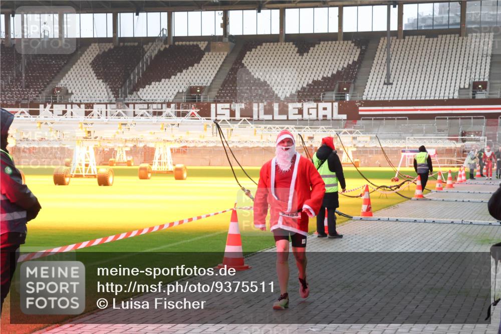07.12.2025 - St. Pauli X-Mass-Run No. 15 Luisa Fischer http://msf.ph/oto/9375511 07.12.2025 09:52:31 Ziel 1117, 1296, 2178, 2494 meine-sportfotos.de
