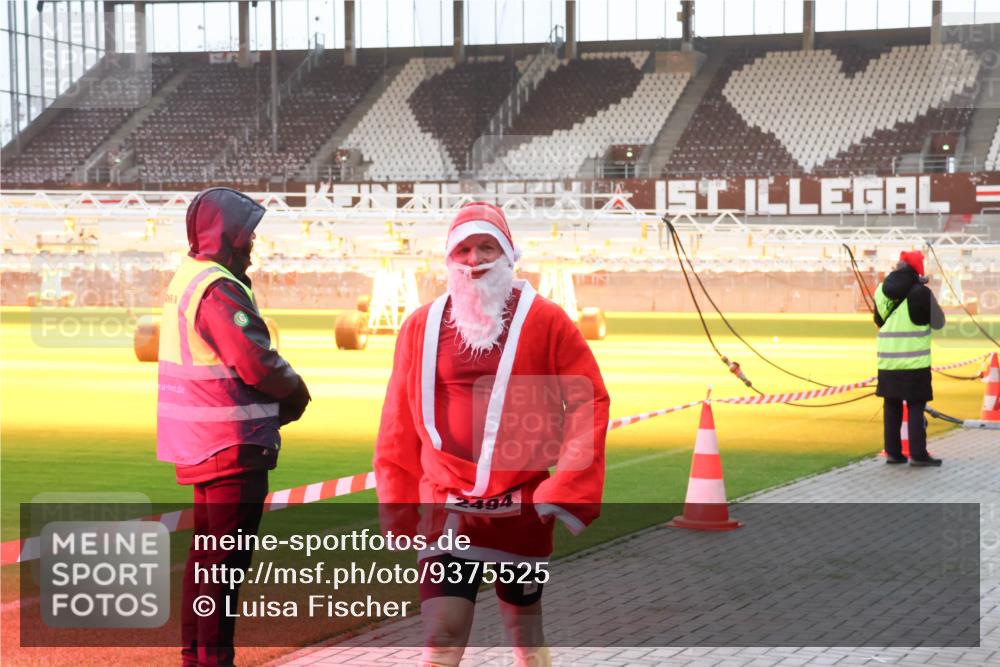07.12.2025 - St. Pauli X-Mass-Run No. 15 Luisa Fischer http://msf.ph/oto/9375525 07.12.2025 09:52:34 Ziel 06, 2494, 154, 1296, 2034, 2178, 2494 meine-sportfotos.de