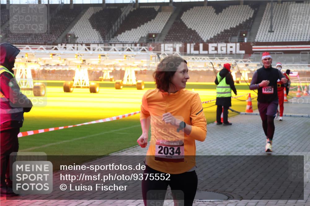 07.12.2025 - St. Pauli X-Mass-Run No. 15 Luisa Fischer http://msf.ph/oto/9375552 07.12.2025 09:52:52 Ziel 15, 2034, 1052, 154, 195, 1052, 1296, 2034 meine-sportfotos.de