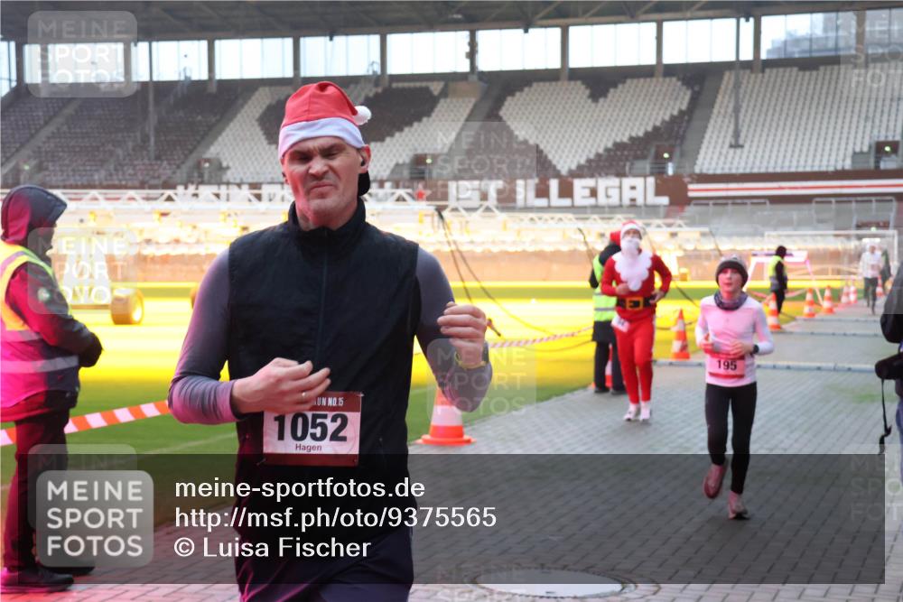 07.12.2025 - St. Pauli X-Mass-Run No. 15 Luisa Fischer http://msf.ph/oto/9375565 07.12.2025 09:52:55 Ziel 15, 1052, 195, 154, 195, 1052, 1296, 2034 meine-sportfotos.de
