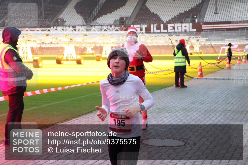 07.12.2025 - St. Pauli X-Mass-Run No. 15 Luisa Fischer http://msf.ph/oto/9375575 07.12.2025 09:52:58 Ziel 15, 195, 154, 195, 1052, 1241, 1296, 2034 meine-sportfotos.de