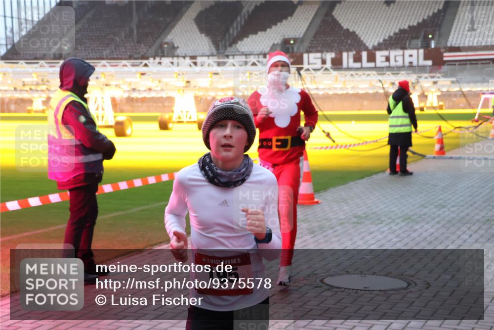 07.12.2025 - St. Pauli X-Mass-Run No. 15 Luisa Fischer http://msf.ph/oto/9375578 07.12.2025 09:52:58 Ziel 15, 195, 00, 154, 195, 1052, 1241, 1296, 2034 meine-sportfotos.de