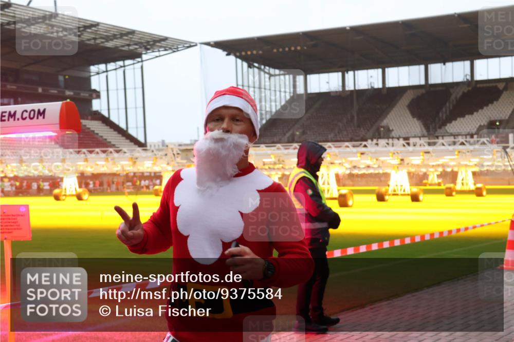 07.12.2025 - St. Pauli X-Mass-Run No. 15 Luisa Fischer http://msf.ph/oto/9375584 07.12.2025 09:53:00 Ziel 000, 154, 195, 1052, 1241, 1296, 2034 meine-sportfotos.de