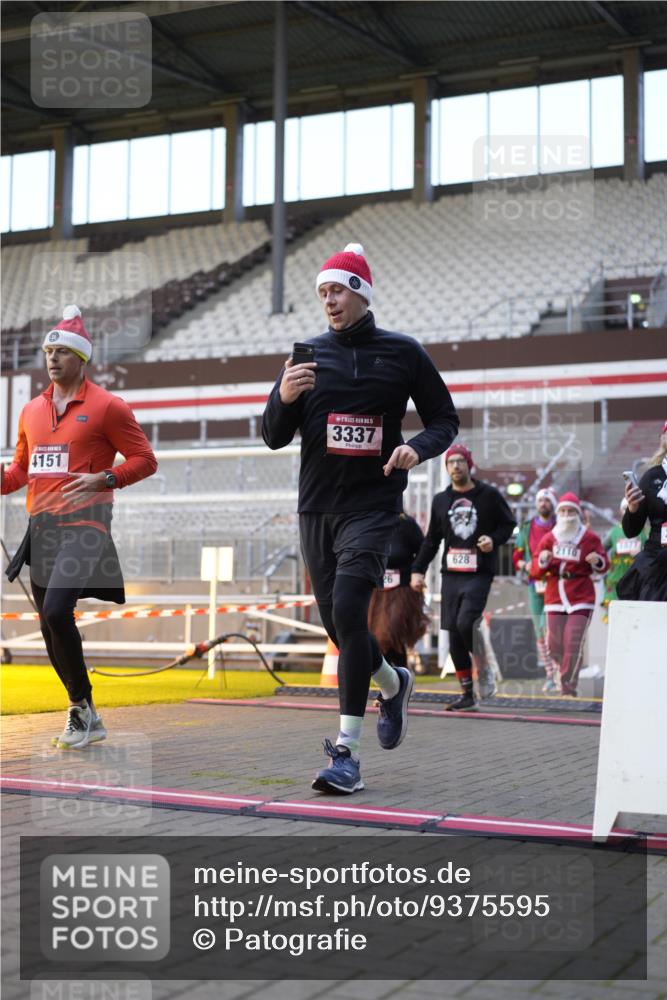 07.12.2025 - St. Pauli X-Mass-Run No. 15 Patografie http://msf.ph/oto/9375595 07.12.2025 10:03:48 Ziel 185, 213, 399, 626, 628, 1027, 1028, 1307, 1394, 1425, 2002, 2110, 2112, 2366, 2380, 3198, 3337, 3340, 3359, 3519, 3734, 4151 meine-sportfotos.de