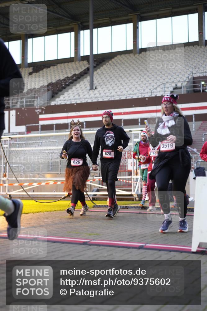 07.12.2025 - St. Pauli X-Mass-Run No. 15 Patografie http://msf.ph/oto/9375602 07.12.2025 10:03:49 Ziel 185, 213, 399, 626, 628, 709, 1027, 1028, 1307, 1394, 1425, 1906, 2002, 2110, 2112, 2366, 3198, 3337, 3340, 3359, 3519, 3734, 4151 meine-sportfotos.de