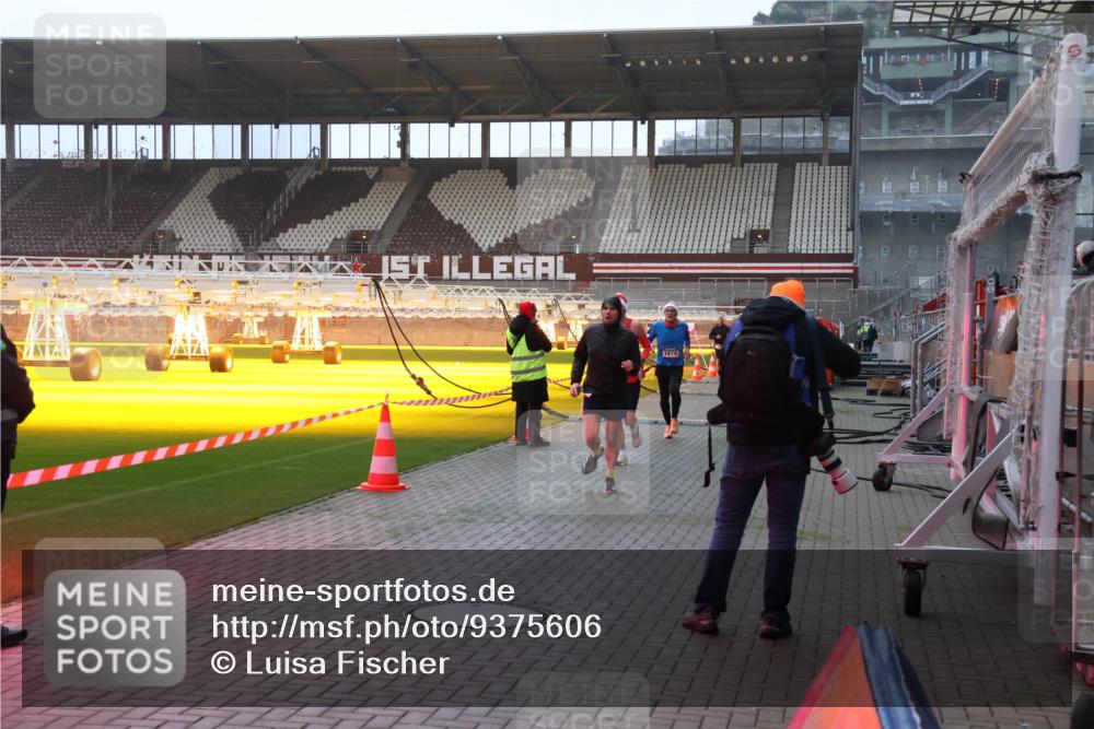 07.12.2025 - St. Pauli X-Mass-Run No. 15 Luisa Fischer http://msf.ph/oto/9375606 07.12.2025 09:53:16 Ziel 1874, 154, 195, 518, 937, 1052, 1241, 1296, 1874, 2034 meine-sportfotos.de