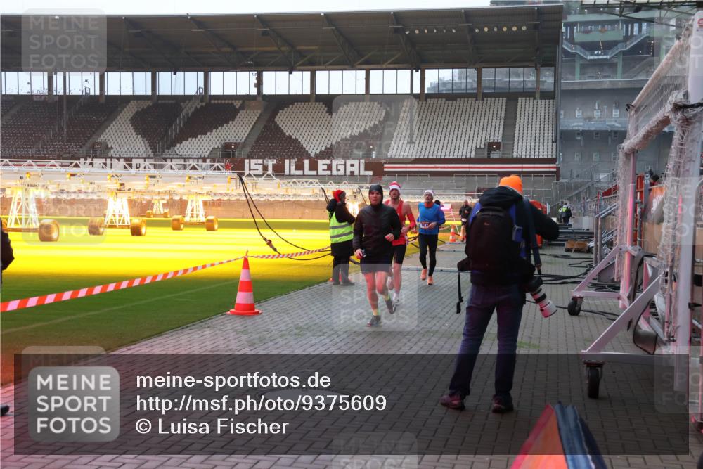 07.12.2025 - St. Pauli X-Mass-Run No. 15 Luisa Fischer http://msf.ph/oto/9375609 07.12.2025 09:53:17 Ziel 1874, 154, 195, 518, 937, 1052, 1241, 1296, 1874, 2034 meine-sportfotos.de