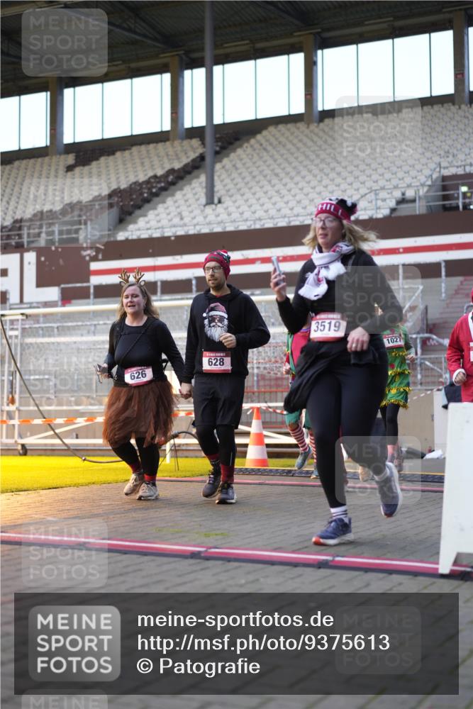 07.12.2025 - St. Pauli X-Mass-Run No. 15 Patografie http://msf.ph/oto/9375613 07.12.2025 10:03:49 Ziel 185, 213, 399, 626, 628, 709, 1027, 1028, 1307, 1394, 1425, 1906, 2002, 2110, 2112, 2366, 3198, 3337, 3340, 3359, 3519, 3734, 4151 meine-sportfotos.de